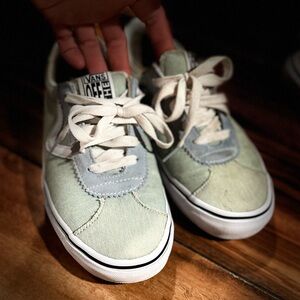 Women’s 8.5 blue vans